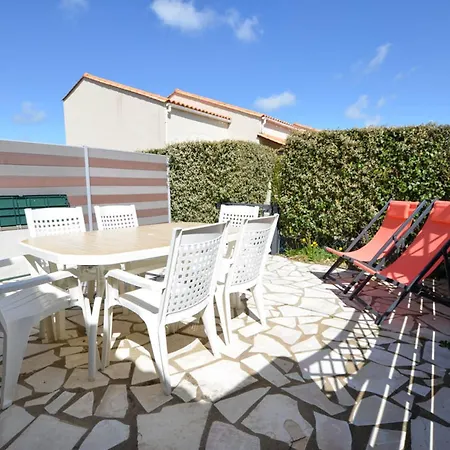 Holiday home Maison Avec Piscine, Tennis, Proche Et Commerces A La Palmyre - Fr-1-705-54