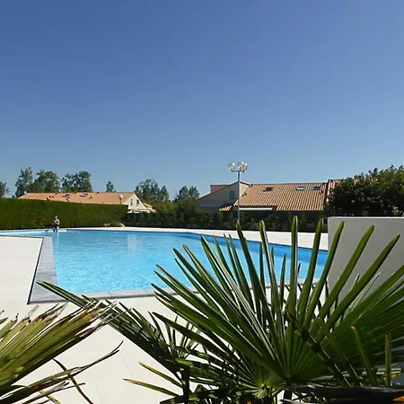 Casa vacanze Maison Avec Piscine, Tennis, Proche Et Commerces à La Palmyre - Fr-1-705-54 Les Mathes